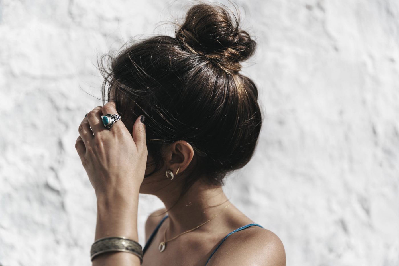 Topshop_Festival-Denim_Cut_Out_Dress-Yellow_Sandals-Outfit-Topknot-Mikonos-Street_Style-37