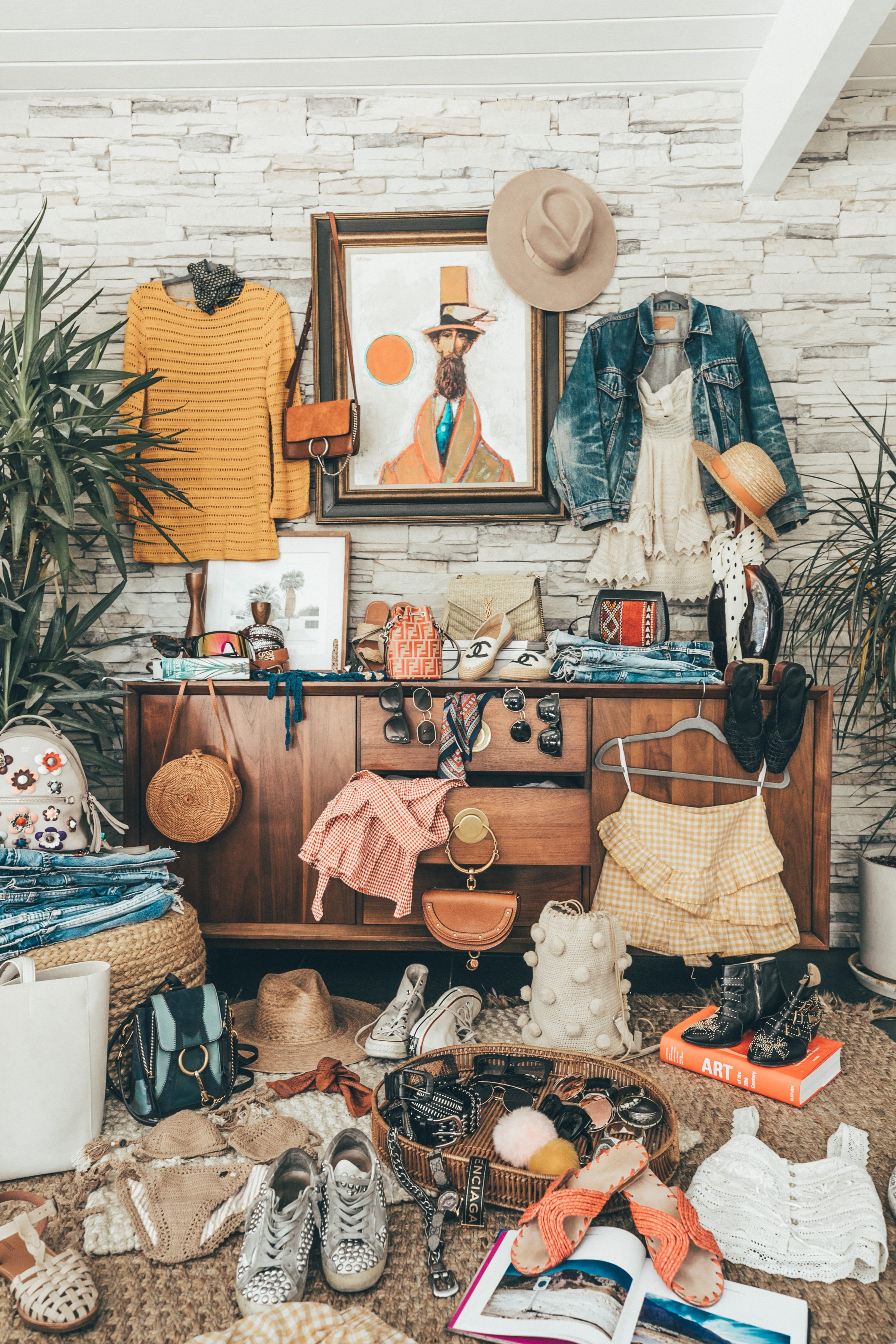 Sara's closet during Coachella 2018 El armario de Collage Vintage para Coachella 2018