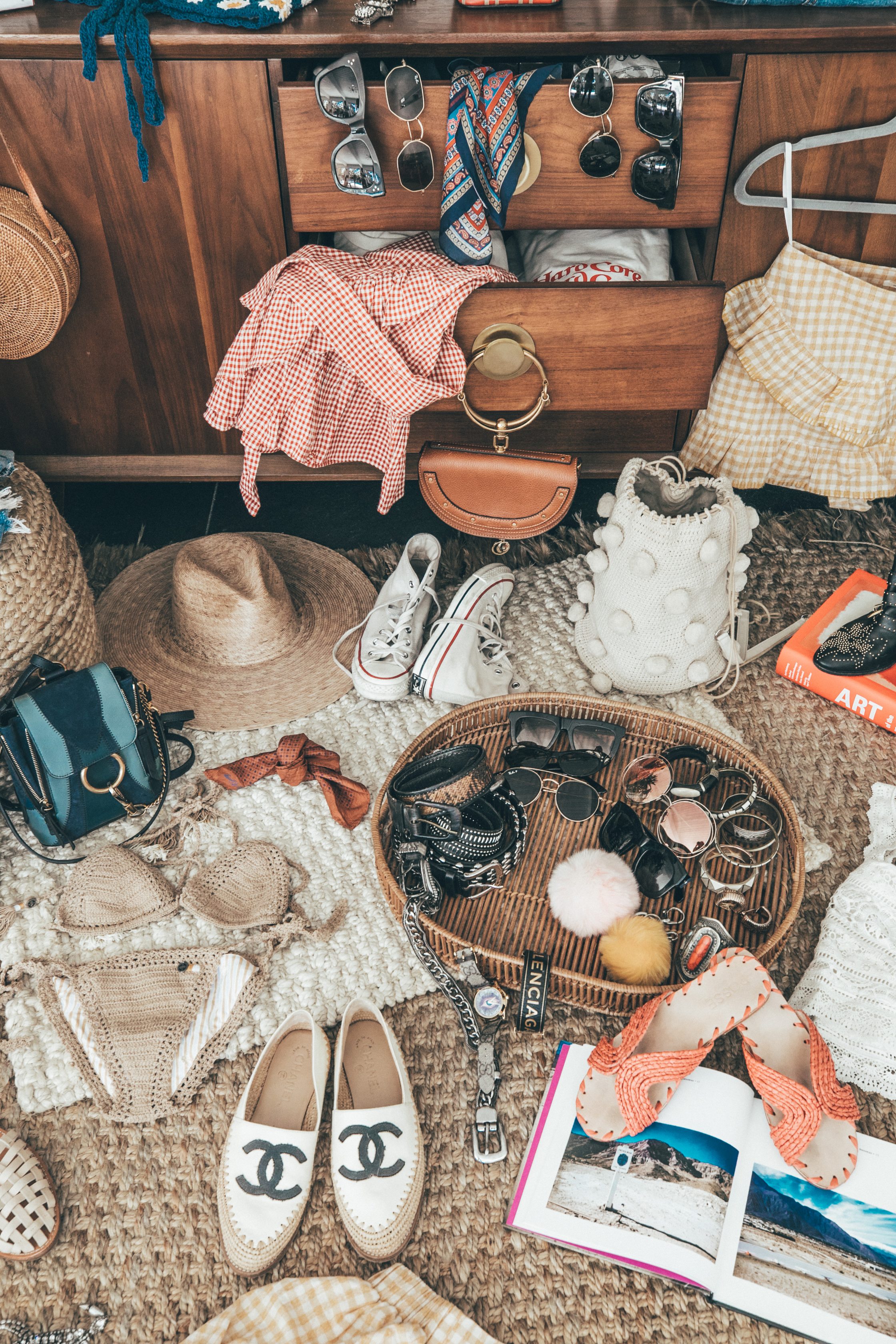 Sara's closet during Coachella 2018 El armario de Collage Vintage para Coachella 2018